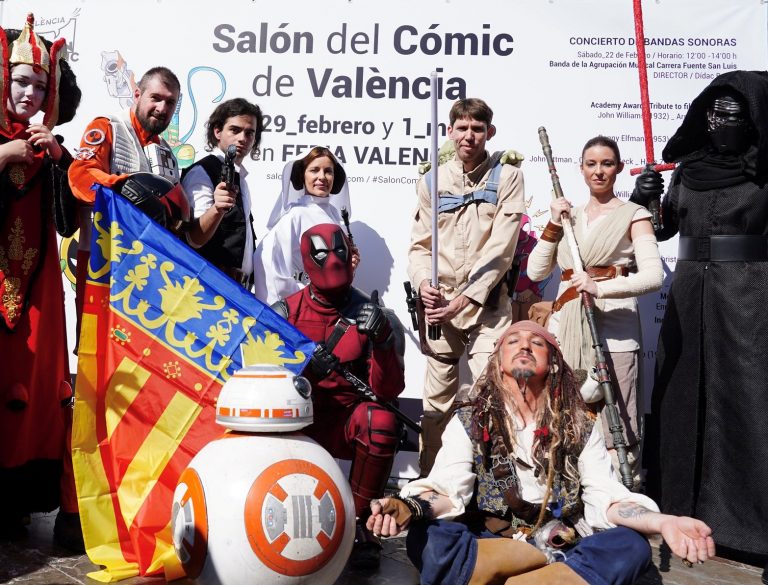 Foto cosplayers photocall plaza virgen